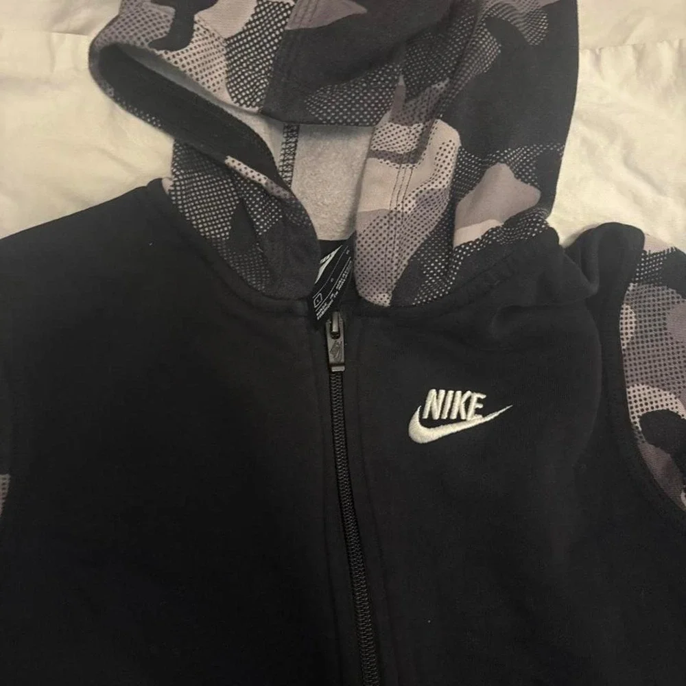 Comfy Sporty Nike black and gray camouflage kids boy hoodie and pant set size